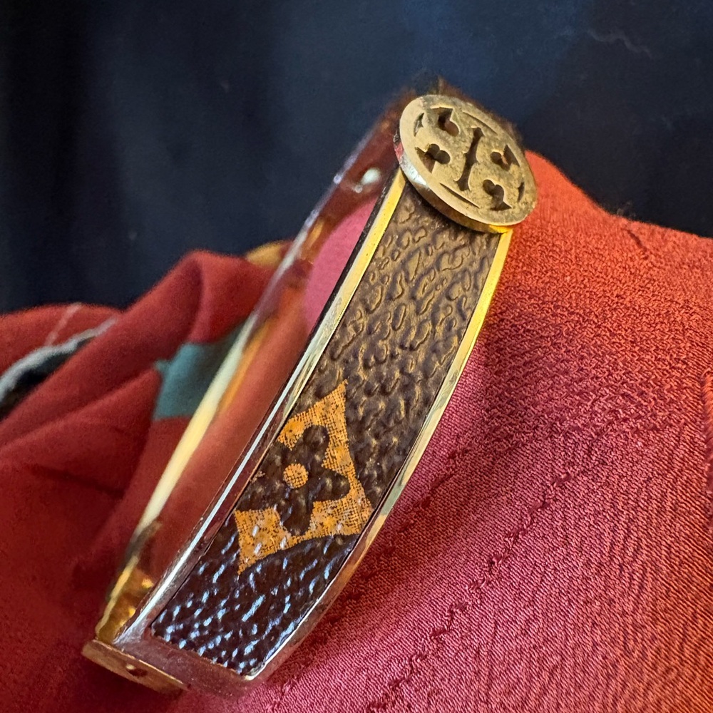 Tory Burch Fashion
Bracelets - Picture 6 of 6